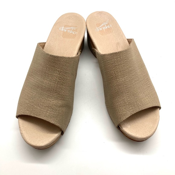 Dansko Maci Taupe Textured Beige Leather Sandals - Picture 13 of 16